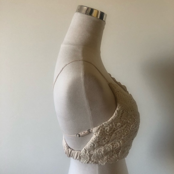 3/$30✨ Strappy lace crop top - Picture 2 of 5